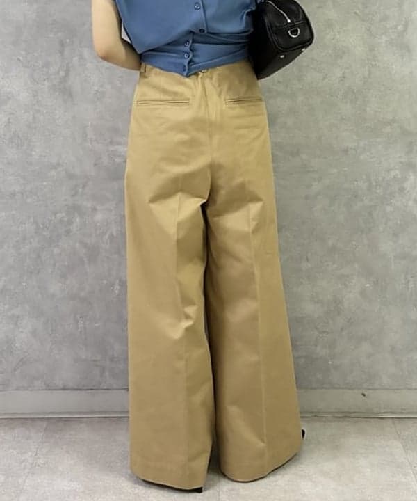 坂本 涼花さんの「BEAMS WOMEN｜2タック チノパンツ」を使ったコーディネート