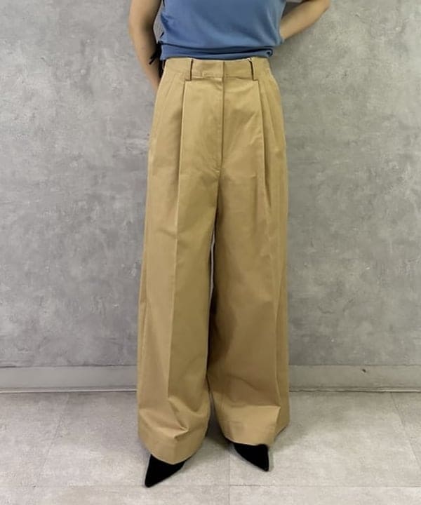 坂本 涼花さんの「BEAMS WOMEN｜2タック チノパンツ」を使ったコーディネート