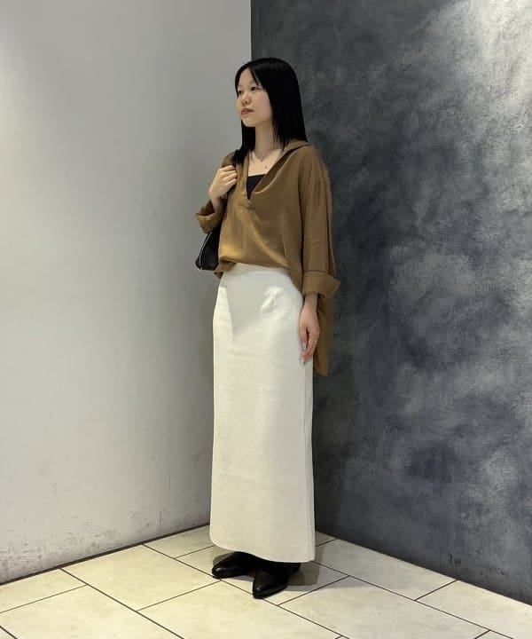 菜月さんの「BEAMS WOMEN｜キュプラ Vネック プルオーバーシャツ」を使ったコーディネート