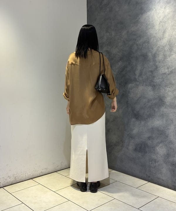 菜月さんの「BEAMS WOMEN｜キュプラ Vネック プルオーバーシャツ」を使ったコーディネート