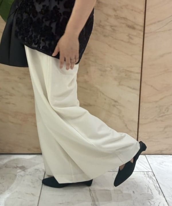 塚越 有紀さんの「BEAMS WOMEN｜PUNTI. / RONDE ハンドバッグ」を使ったコーディネート
