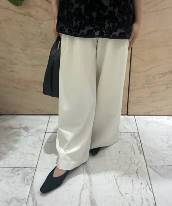 塚越 有紀さんの「BEAMS WOMEN｜PUNTI. / RONDE ハンドバッグ」を使ったコーディネート