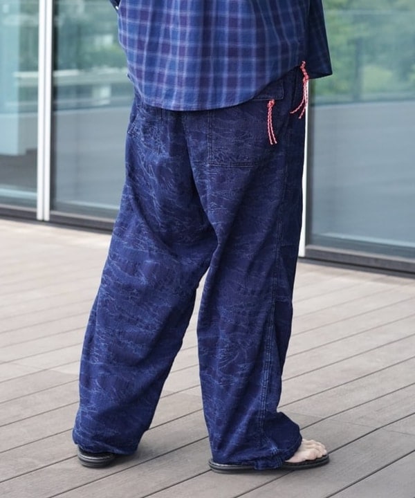 SUDOさんの「BEAMS｜【別注】ISLAND SLIPPER / レザー トング サンダル｜シンプル｜モノトーン」を使ったコーディネート