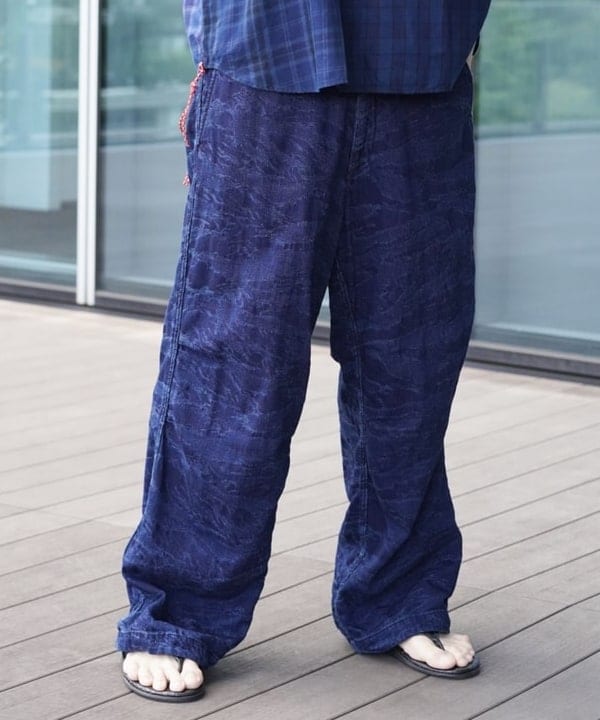 SUDOさんの「BEAMS｜【別注】ISLAND SLIPPER / レザー トング サンダル｜シンプル｜モノトーン」を使ったコーディネート