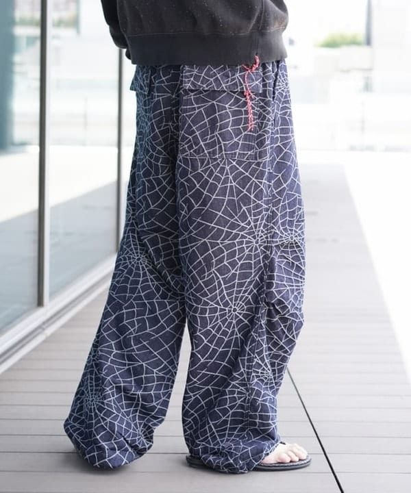 SUDOさんの「BEAMS｜【別注】ISLAND SLIPPER / レザー トング サンダル｜シンプル｜モノトーン」を使ったコーディネート