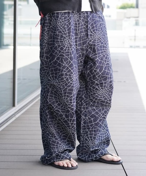SUDOさんの「BEAMS｜【別注】ISLAND SLIPPER / レザー トング サンダル｜シンプル｜モノトーン」を使ったコーディネート