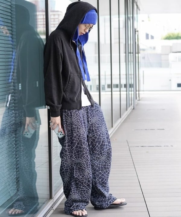 SUDOさんの「BEAMS｜【別注】ISLAND SLIPPER / レザー トング サンダル｜シンプル｜モノトーン」を使ったコーディネート