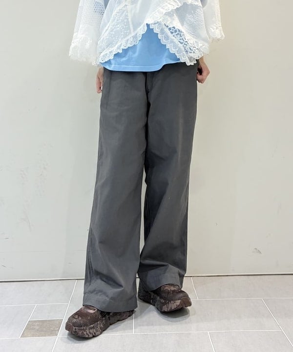 りかちょび/岸本梨佳さんの「BEAMS WOMEN｜【別注】SCREEN STARS / ロゴ プリント ショートスリーブ」を使ったコーディネート