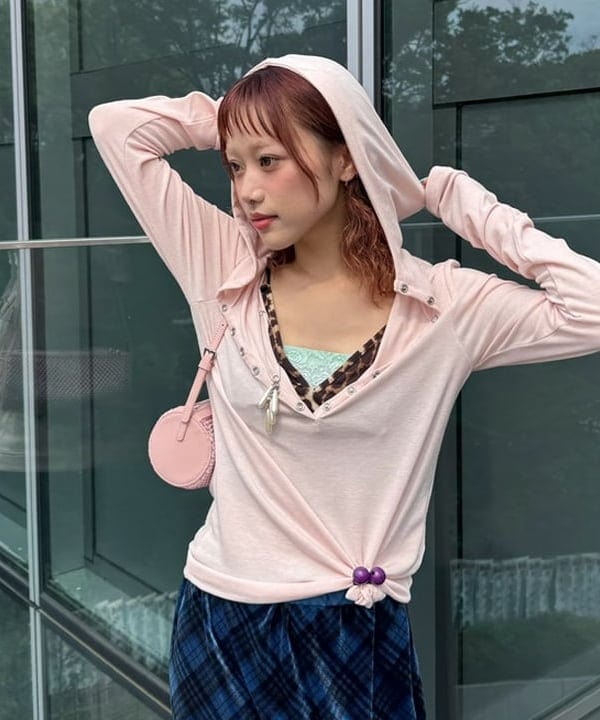 リズさんの「BEAMS WOMEN｜ベロア プリント レース ヘム スカート」を使ったコーディネート