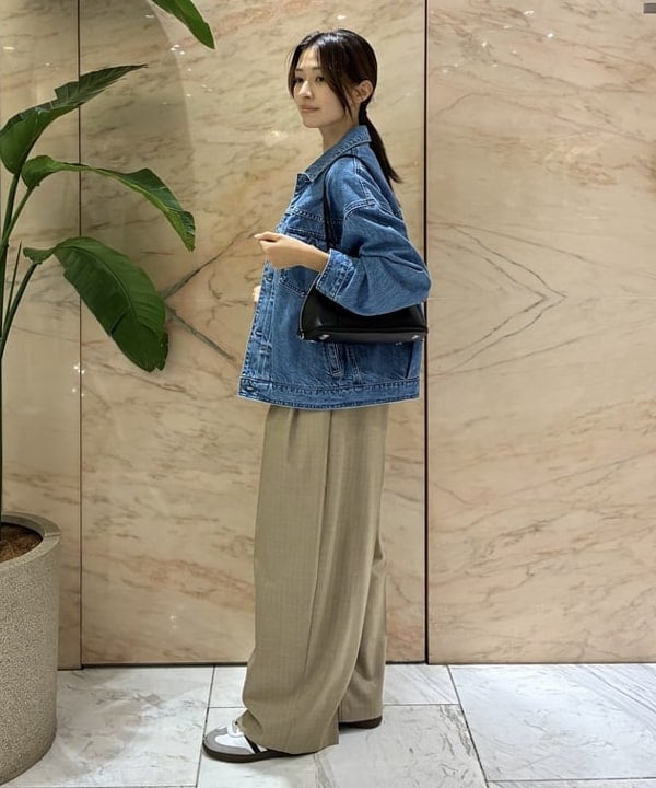茂野 真楓さんの「BEAMS WOMEN｜【別注】スタイリスト佐藤佳菜子 &times; SLOANE / ウール混 クルーネック  Tシャツ」を使ったコーディネート