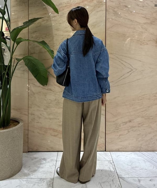茂野 真楓さんの「BEAMS WOMEN｜【別注】スタイリスト佐藤佳菜子 &times; SLOANE / ウール混 クルーネック  Tシャツ」を使ったコーディネート