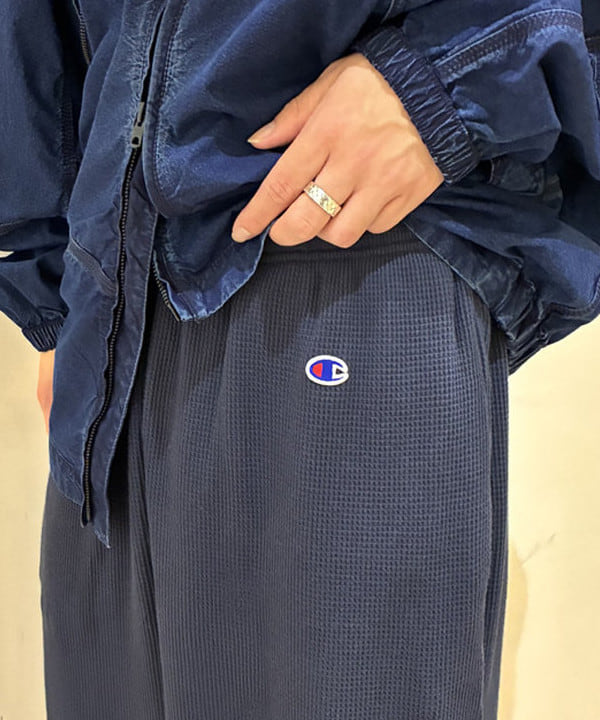 マツミヤさんの「BEAMS WOMEN｜【別注】Champion / サーマル パンツ」を使ったコーディネート