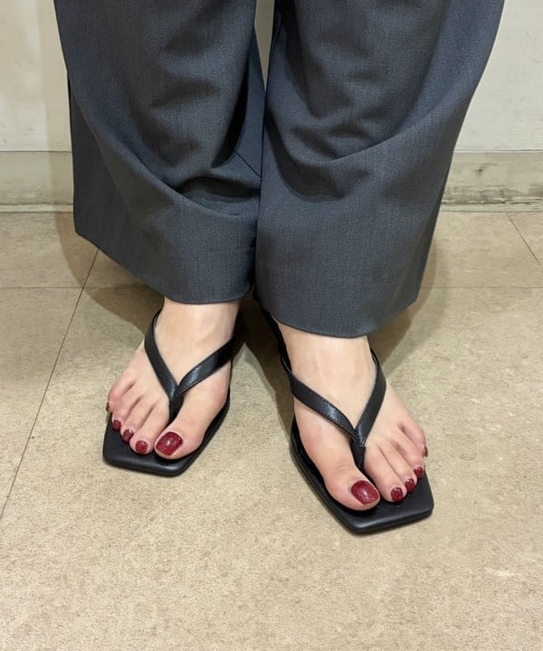 CHIHIROさんの「BEAMS WOMEN｜【別注】BATONER / クルーネック ニット」を使ったコーディネート