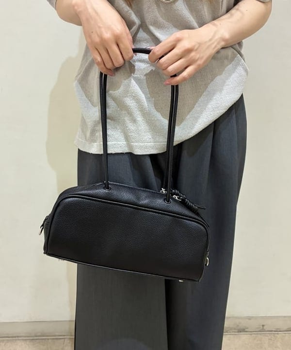 CHIHIROさんの「BEAMS WOMEN｜【別注】BATONER / クルーネック ニット」を使ったコーディネート