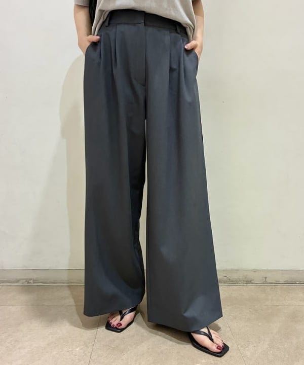 CHIHIROさんの「BEAMS WOMEN｜【別注】BATONER / クルーネック ニット」を使ったコーディネート