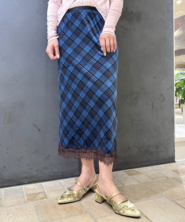 はっとりさんの「BEAMS WOMEN｜ベロア プリント レース ヘム スカート」を使ったコーディネート