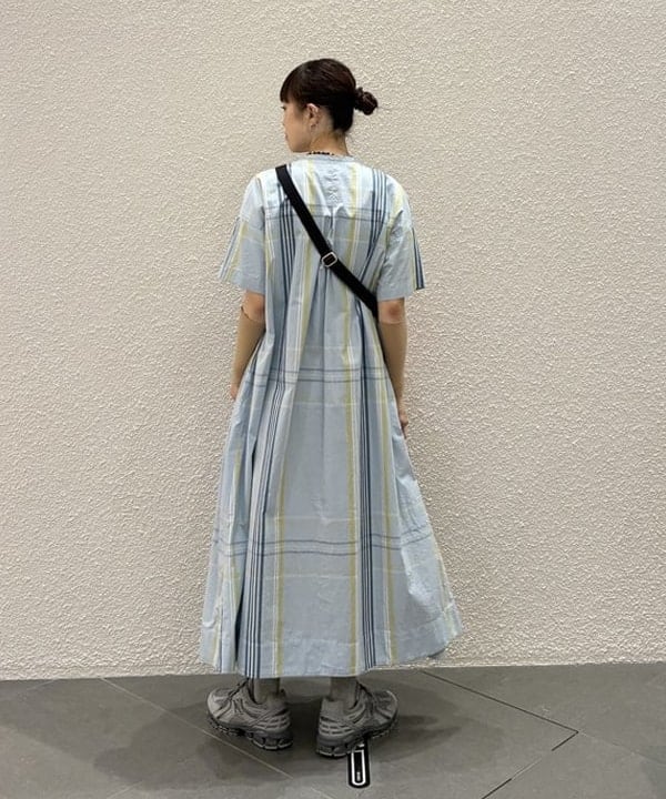 りかちょび/岸本梨佳さんの「BEAMS WOMEN｜ボーイ ビッグ タータン ワンピース」を使ったコーディネート