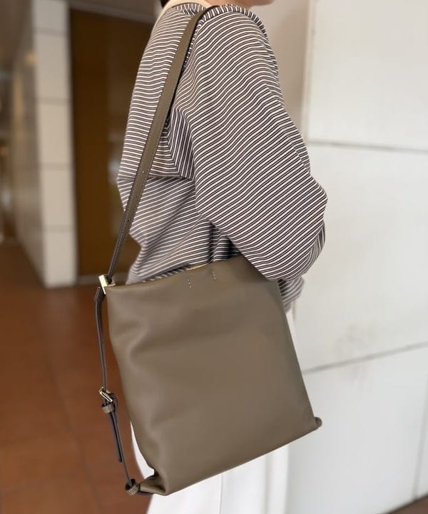 大浦 栞さんの「BEAMS WOMEN｜PUNTI. / SHADE 3way バッグ」を使ったコーディネート