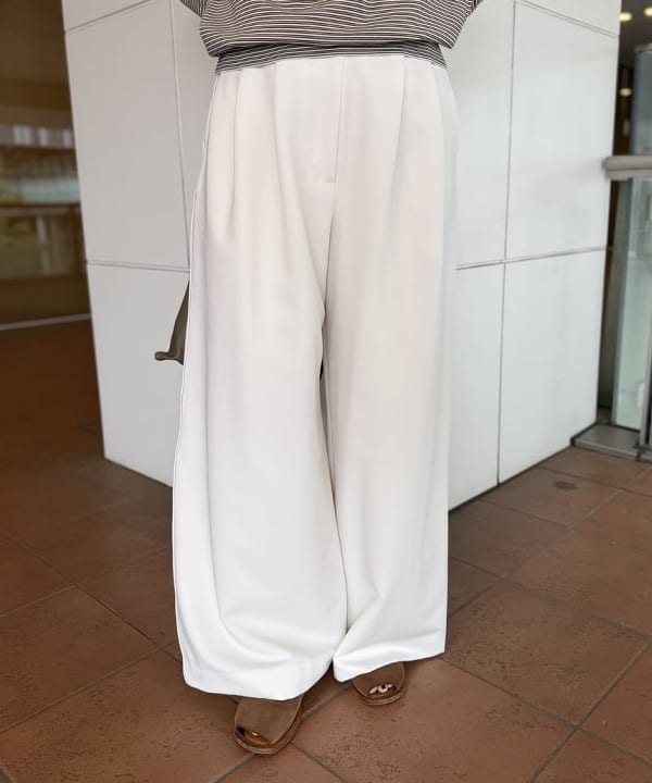 大浦 栞さんの「BEAMS WOMEN｜PUNTI. / SHADE 3way バッグ」を使ったコーディネート