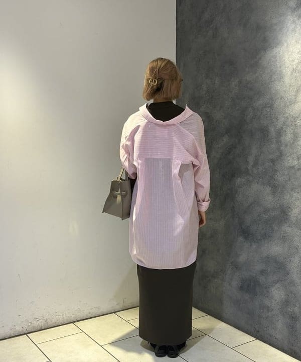中田 優紀子さんの「BEAMS WOMEN｜AK+1 / コットンボイル ストライプ シャツ」を使ったコーディネート