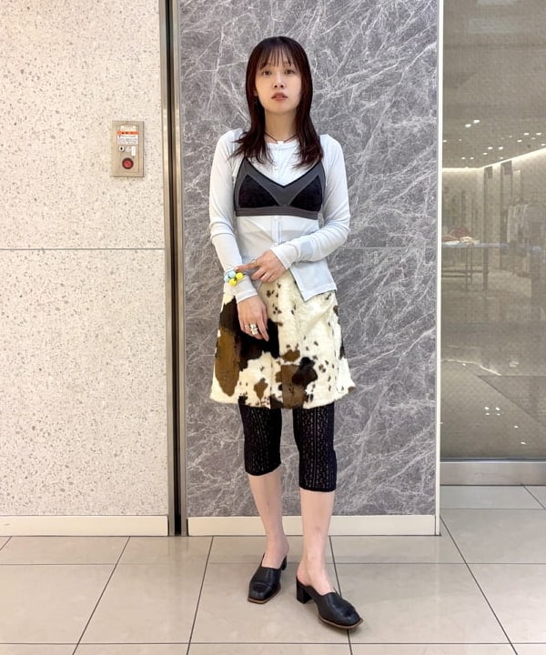 カタヤマ アヤさんの「BEAMS WOMEN｜フェイクファー ミニ スカート」を使ったコーディネート