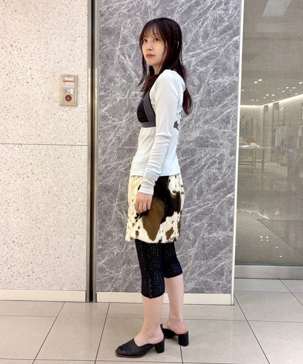 カタヤマ アヤさんの「BEAMS WOMEN｜フェイクファー ミニ スカート」を使ったコーディネート