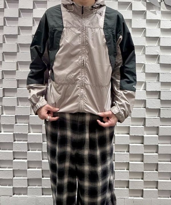 藤井 倖輝さんの「BEAMS WOMEN｜【別注】THE NORTH FACE PURPLE LABEL / マウンテン ウインド パーカ」を使ったコーディネート