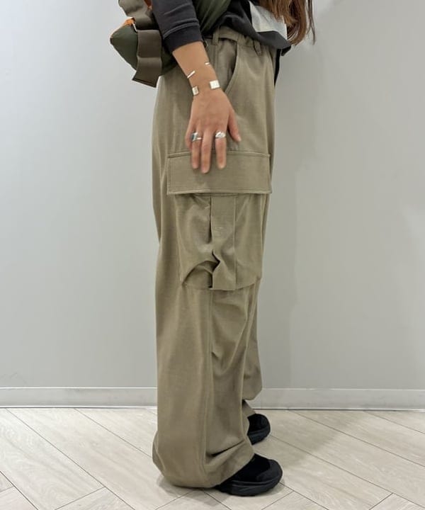 サイトウ　トモミさんの「BEAMS WOMEN｜maturely / リネン ウール ミリタリー パンツ」を使ったコーディネート