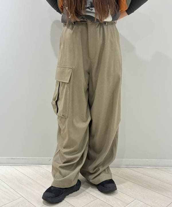 サイトウ　トモミさんの「BEAMS WOMEN｜maturely / リネン ウール ミリタリー パンツ」を使ったコーディネート
