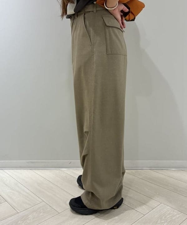 サイトウ　トモミさんの「BEAMS WOMEN｜maturely / リネン ウール ミリタリー パンツ」を使ったコーディネート