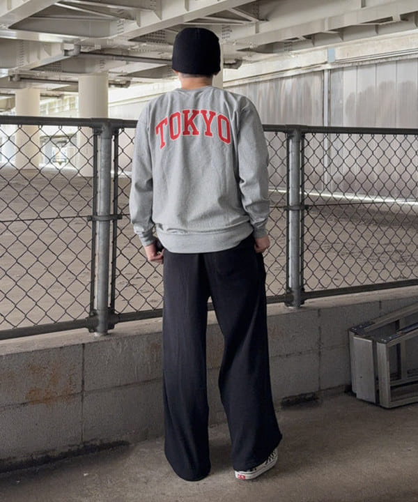 しゅうとさんの「BEAMS WOMEN｜【別注】Champion / リバースウィーブ（R）シティ ロングスリーブTシャツ」を使ったコーディネート