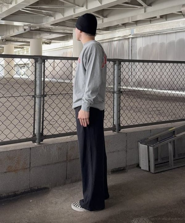 しゅうとさんの「BEAMS WOMEN｜【別注】Champion / リバースウィーブ（R）シティ ロングスリーブTシャツ」を使ったコーディネート
