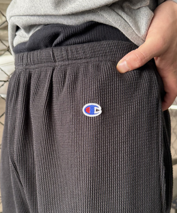 しゅうとさんの「BEAMS WOMEN｜【別注】Champion / リバースウィーブ（R）シティ ロングスリーブTシャツ」を使ったコーディネート