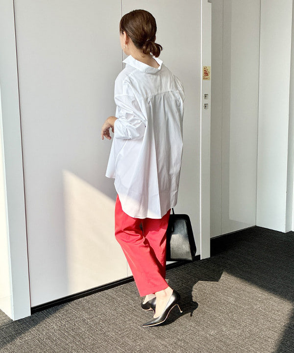 桑原 ふみさんの「BEAMS WOMEN｜【接触冷感】トリアセ ポリエステル ツイル ドロストパンツ」を使ったコーディネート