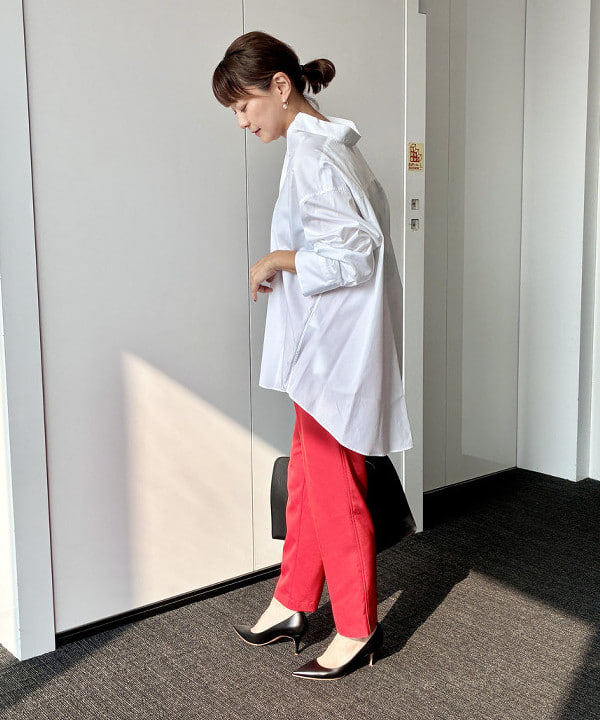 桑原 ふみさんの「BEAMS WOMEN｜【接触冷感】トリアセ ポリエステル ツイル ドロストパンツ」を使ったコーディネート