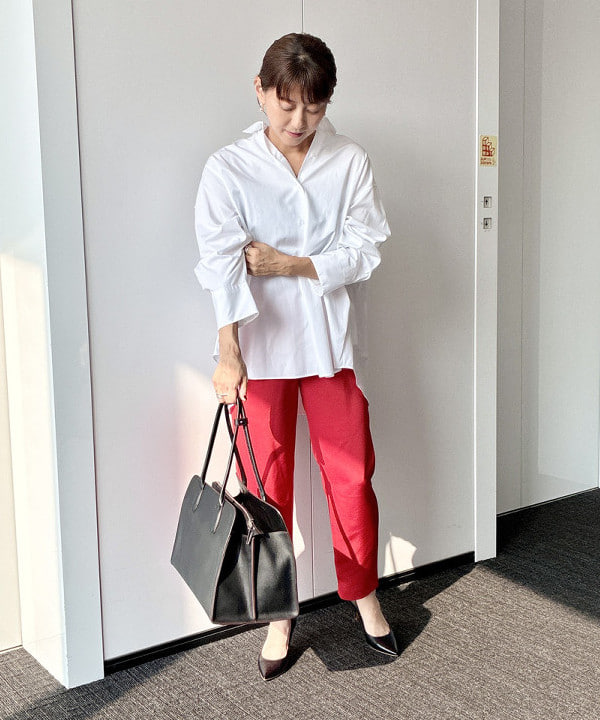 桑原 ふみさんの「BEAMS WOMEN｜【接触冷感】トリアセ ポリエステル ツイル ドロストパンツ」を使ったコーディネート