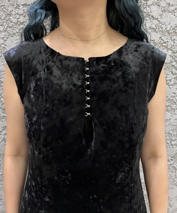 マツモト アカネさんの「BEAMS WOMEN｜クラシック ベロア ミニ ワンピース」を使ったコーディネート