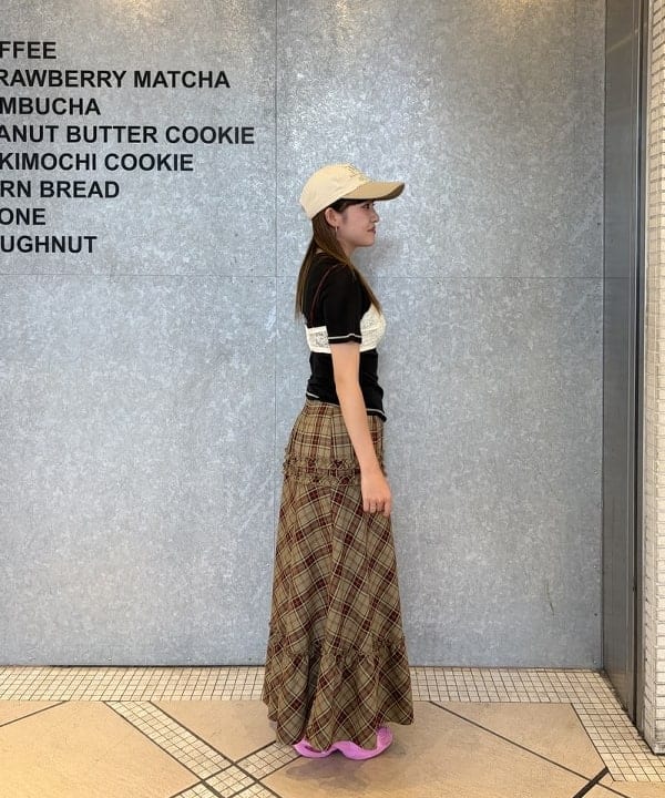 ヒスイさんの「BEAMS WOMEN｜チェック ティアード フリル スカート」を使ったコーディネート