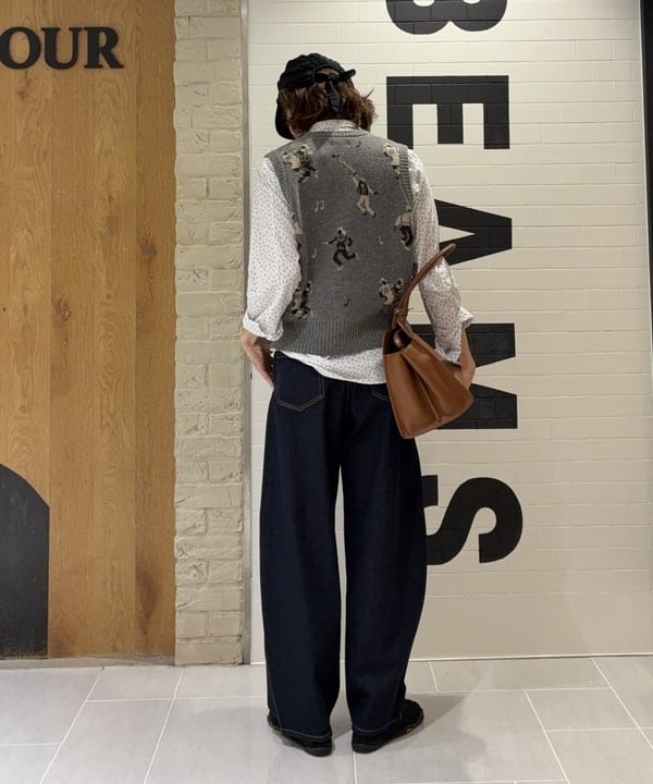 マツミヤさんの「BEAMS WOMEN｜デニム 1タック カーブ パンツ」を使ったコーディネート