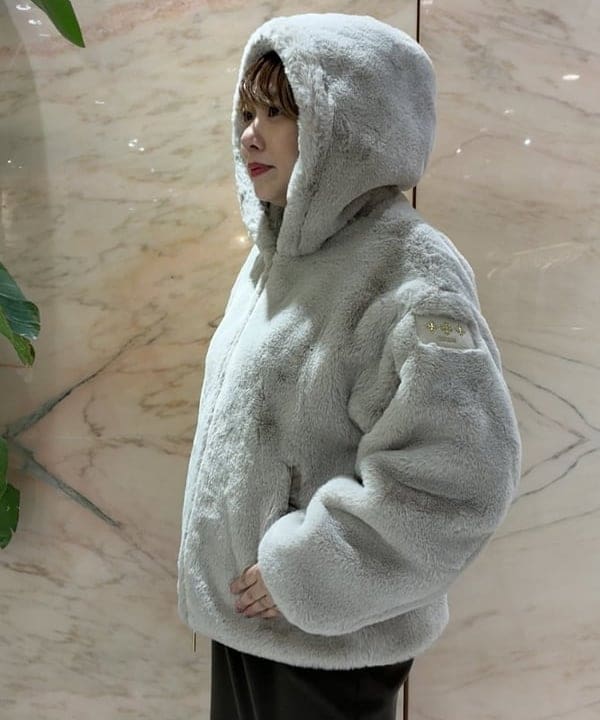 塚越 有紀さんの「BEAMS WOMEN｜シンプル モダン イヤーカフ」を使ったコーディネート