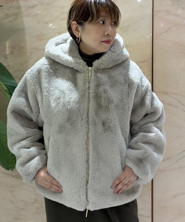 塚越 有紀さんの「BEAMS WOMEN｜シンプル モダン イヤーカフ」を使ったコーディネート