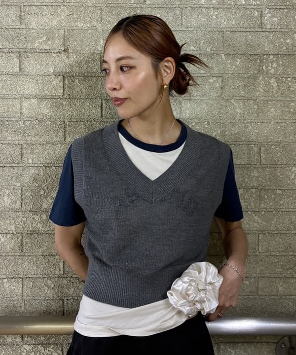 れいなさんの「BEAMS WOMEN｜Vネック ベスト」を使ったコーディネート