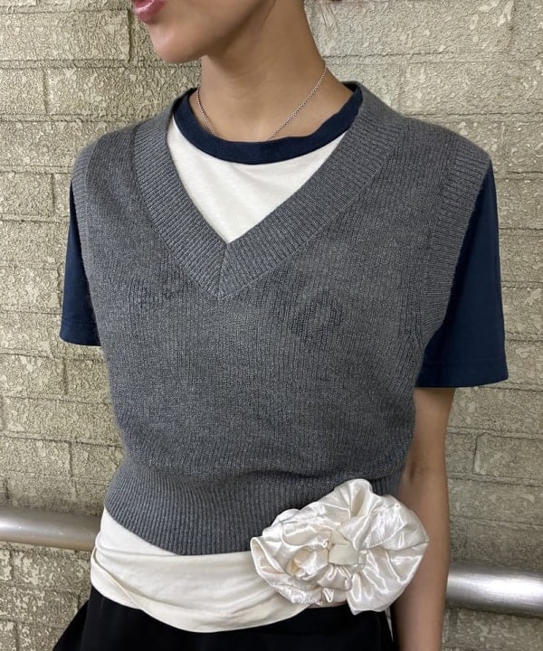 れいなさんの「BEAMS WOMEN｜Vネック ベスト」を使ったコーディネート