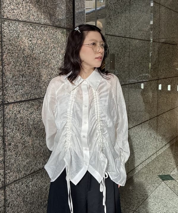須賀さんの「BEAMS WOMEN｜Chalulu / クリスタル フラワー クリップ」を使ったコーディネート