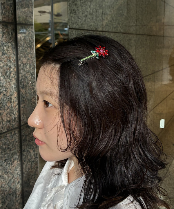 須賀さんの「BEAMS WOMEN｜Chalulu / クリスタル フラワー クリップ」を使ったコーディネート