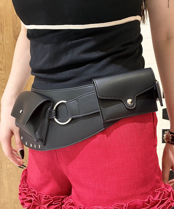 江口 息吹さんの「BEAMS WOMEN｜ポケット ワイド ベルト」を使ったコーディネート