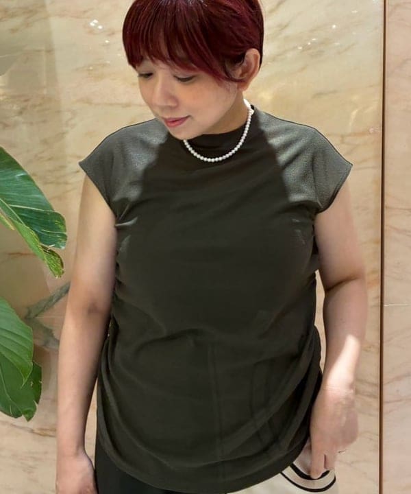 塚越 有紀さんの「BEAMS WOMEN｜NEBULONI E. / カットワーク サンダル」を使ったコーディネート
