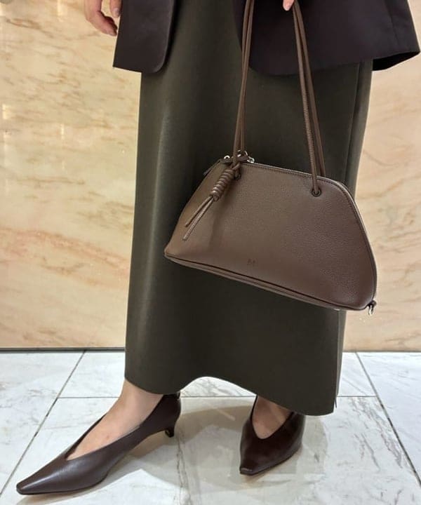塚越 有紀さんの「BEAMS WOMEN｜＆MyuQ / HACO ショルダーバッグ」を使ったコーディネート