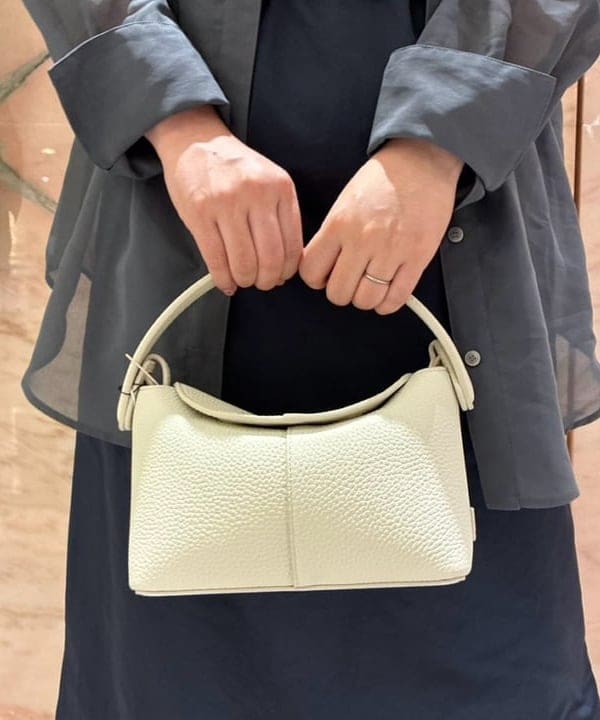 塚越 有紀さんの「BEAMS WOMEN｜ダブルポケット ヒヨク シャツ」を使ったコーディネート
