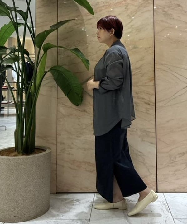 塚越 有紀さんの「BEAMS WOMEN｜ダブルポケット ヒヨク シャツ」を使ったコーディネート